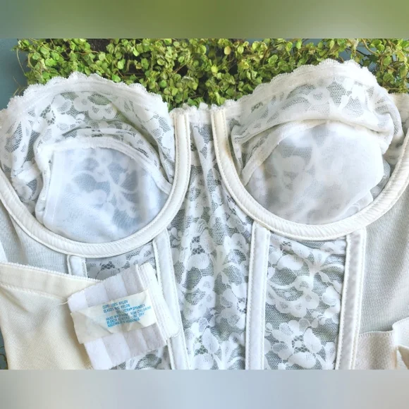 Vtg SUBTRACT Strapless Push Up Boned Low Back White Lace Corset Bustier 34B EUVC - Picture 3 of 16